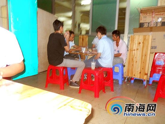 桂林洋大学城文化娱乐设施少 学生课余爱打麻