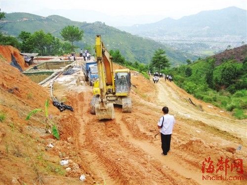 县长带队取缔无证矿场将查有无公职人员参股