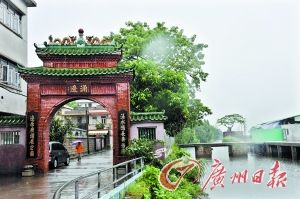 古桥流水孖樟情深