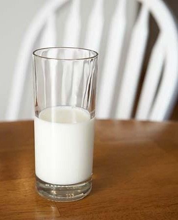 美国医生要求取消儿童午餐奶 喝奶仍然骨质疏