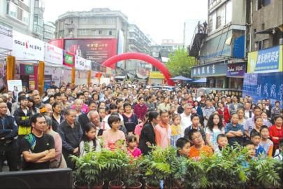 聚集人气抢占区县消费市场