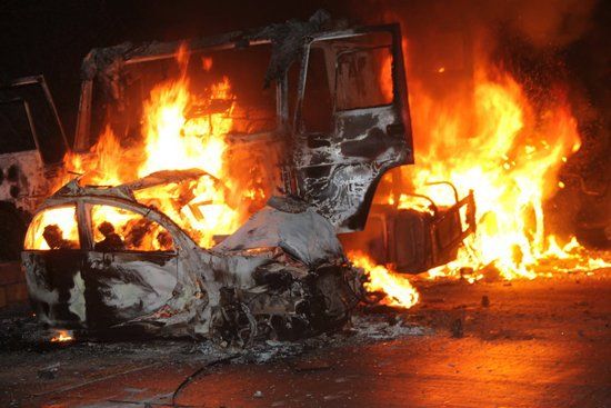 外媒称中国黄金周垃圾成堆高速路变停车场