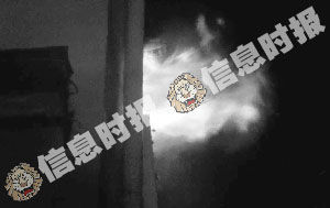 民房着火老人死守
