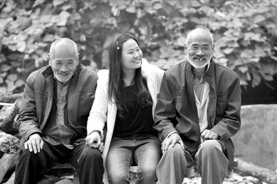 蒙城女教师欲带俩多病养父去上班