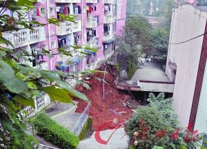 乐山学生公寓地基垮陷