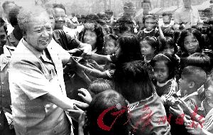 西哈努克:亲自谱歌《怀念中国》