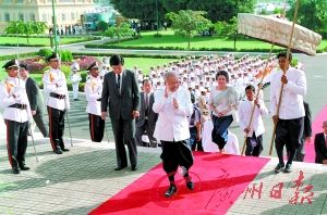 西哈努克:亲自谱歌《怀念中国》