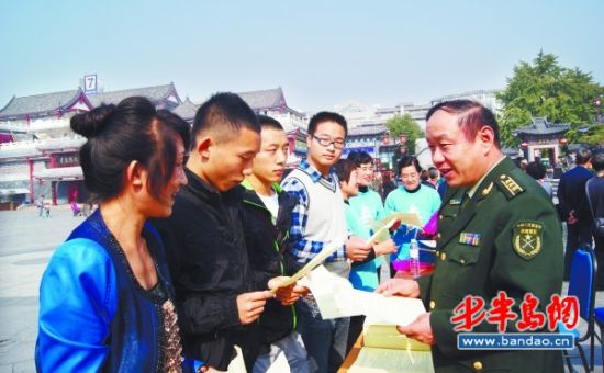 四方区双胞胎兄弟报名参军 希望分到同一部队