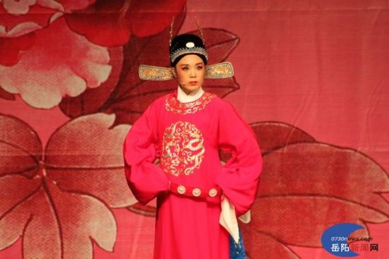 献礼十八大 大型黄梅戏《<em>女驸马</em>》在岳阳上演