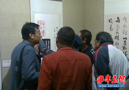 青岛美术馆举行书法篆刻作品展免费开放参观