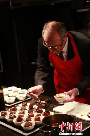 丹麦农业部副部长操刀烹饪中国料理推广食材