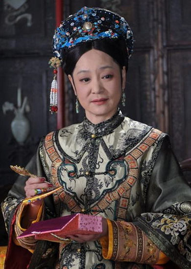 《甄嬛传》剧照,刘雪华的太后扮相.