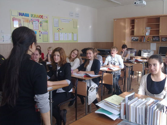 俄乌拉尔联邦大学孔子学院开设首个中学汉语课程