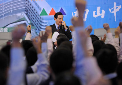 与青年座谈马英九勉励高中生提升语文能力