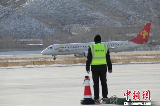 首架民用飞机降落张家口机场预计春节前后通航