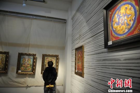 掐丝珐琅唐卡亮相昆明上演跨域艺术盛宴