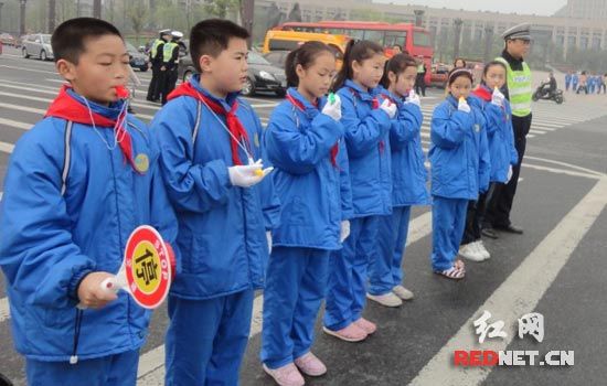 株洲开展小交警体验活动 培养小学生交通安全意识