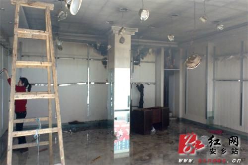 安乡城区一服装店发生火灾 幸无人员伤亡