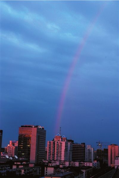 彩虹收度雨