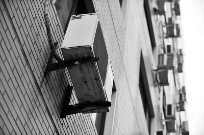 空调支架超龄存坠机隐患