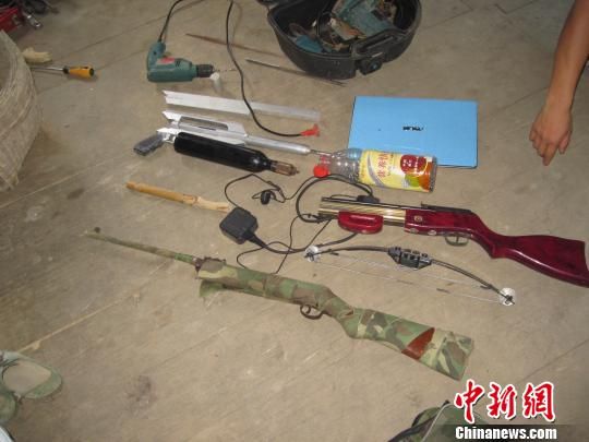 16日通报,广西三江侗族自治县男子韦某买来工具在家中自制了枪支弓弩