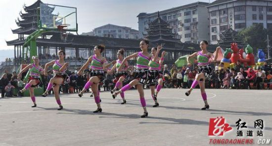 笔者从县体育局传来喜讯,通道县原创的侗族芦笙舞《多嘎多耶》已申报