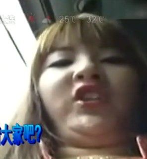 少女多角度玩自拍+丑女一秒钟能变美女