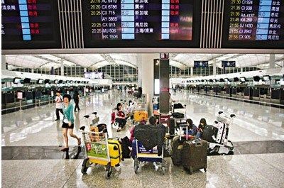 370多航班取消 台风天兔致香港海陆空交通瘫