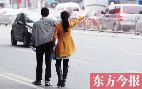 记者体验 叫车热线30分钟没车来 打车软件23秒