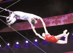 朝鲜<em>女孩儿</em> 为<em>杂技</em>团同胞加油_新浪新闻