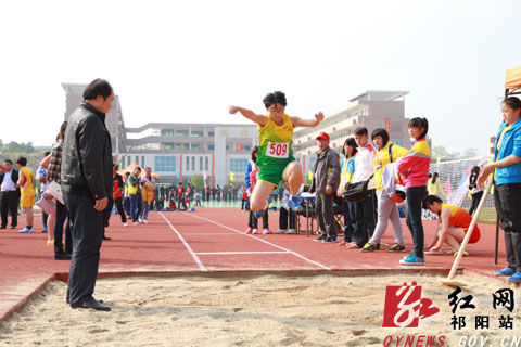 李新春) 日前,祁阳县第二十届中学生体育运动会在龙山街道浯溪一中