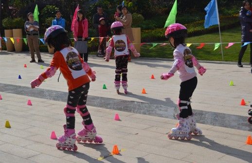 保利西海岸城市运动季 小朋友分享轮滑运动快