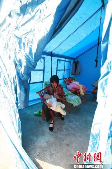 湖北巴东地震灾区救援有序开展 灾民生活有保