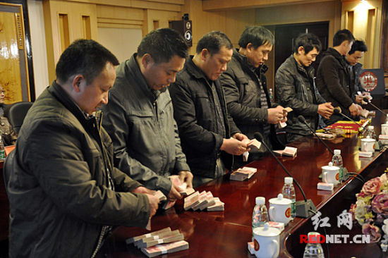 湖南免费讨薪律师团再出击 为农民工讨薪18