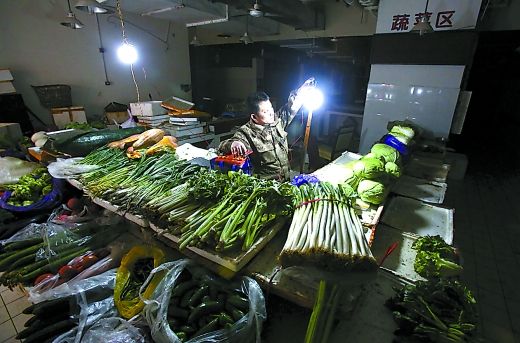 菜市场老板跑了,没水没电怎么买菜?