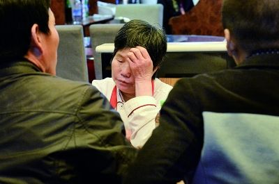 谈起与家人失散25年的经历,朱冬莲难掩悲伤摄/法制晚报记者 刘畅