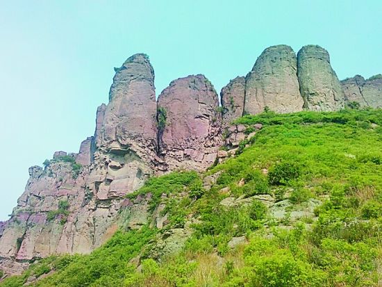 《打狗棍》热播 烤热承德鸡冠山风景区