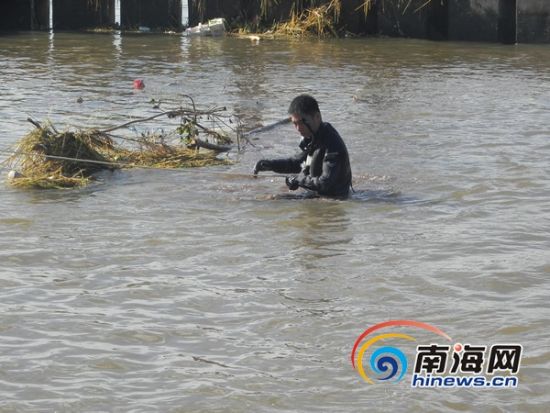 海口发生女子溺水事件消防蛙人打捞上尸体