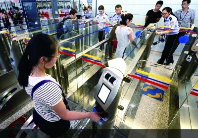 中国公民今起可自助通关 上午 首都机场T3航站