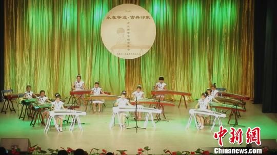 呼和浩特少儿古筝专场音乐会“混搭”神曲《小苹果》