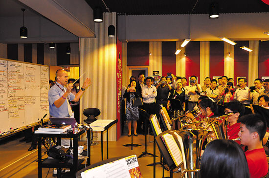 抢抓历史机遇建设全球教育中心