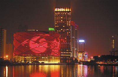 新地标武汉双骄亮灯