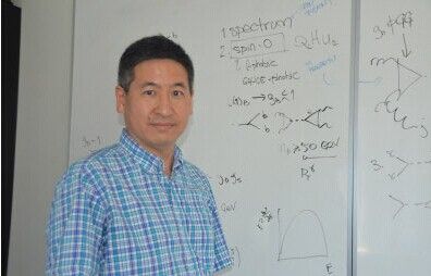 美华裔物理教授获学者奖专门研究宇宙起源粒子