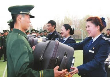 共叙双拥情欢送退伍兵