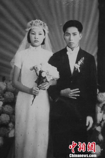 9旬归侨夫妇风雨同舟七十五载 港胞回乡庆贺