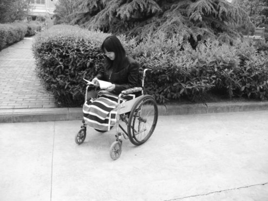 轮椅女孩感恩常在心间
