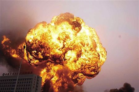 山东日照石化企业起火爆炸 600米外玻璃被震碎