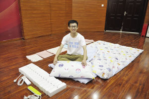 重庆大学生靠APP床品卖到北大