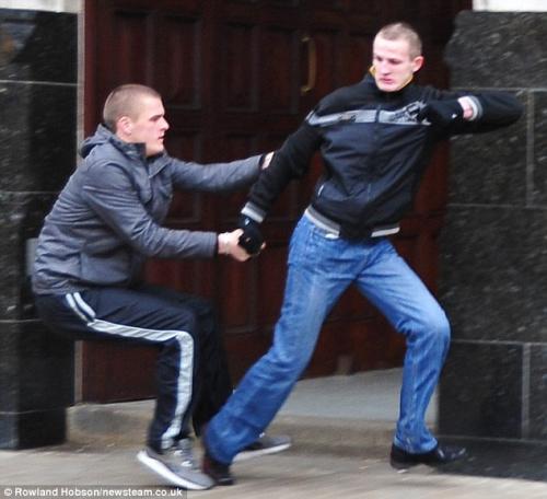 ·��С���¶�ٷ���ǹ����ȫӢ���¸�����(��ͼ)