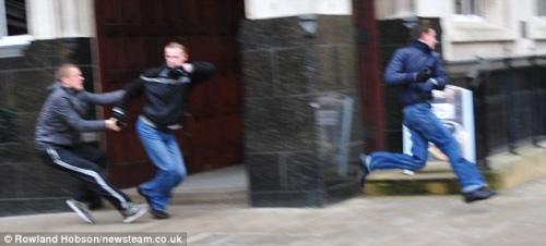 ·��С���¶�ٷ���ǹ����ȫӢ���¸�����(��ͼ)